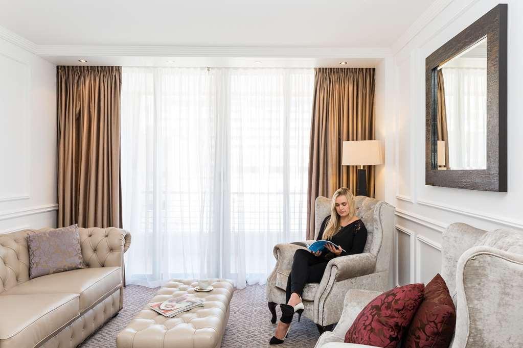 โรงแรมเปปเปอร์คลับ เคปทาวน์ ห้อง รูปภาพ A living room at the hotel